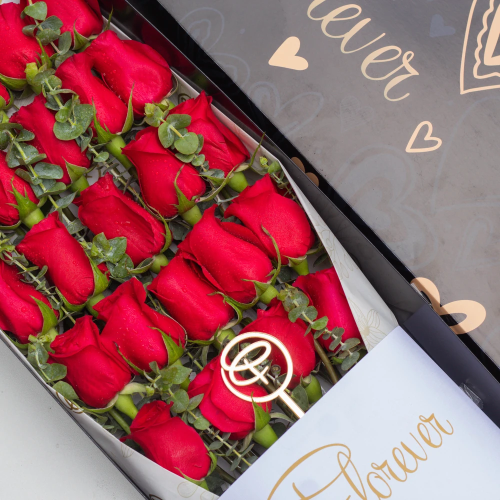 CAJA LARGA 24 ROSAS — rojas