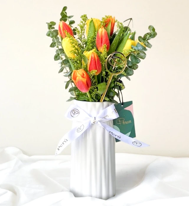 FLORERO CON 10 TULIPANES